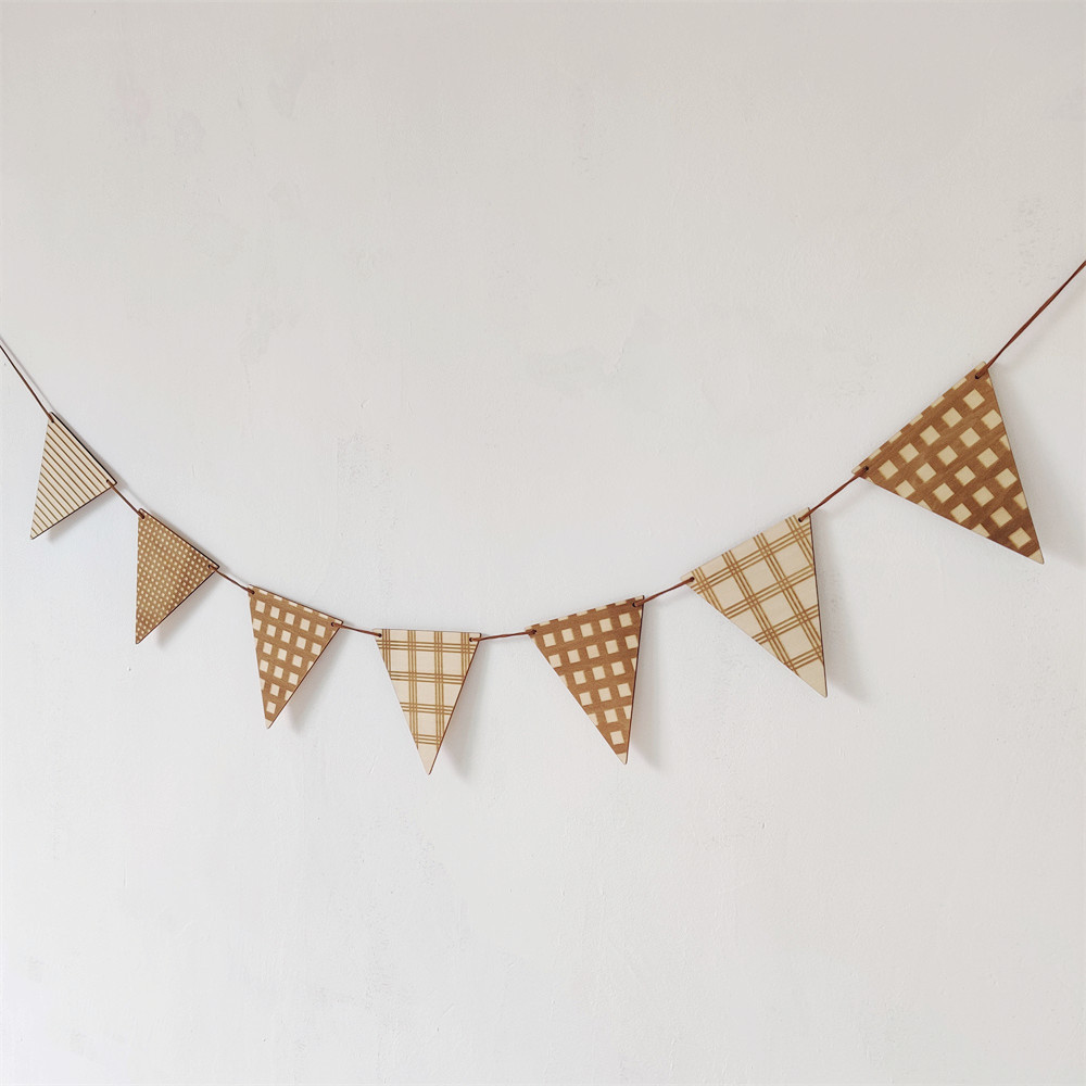 الشمال خشبية راية مثلثة الشكل  - مراجعة Baby Nursery Garland وسعره